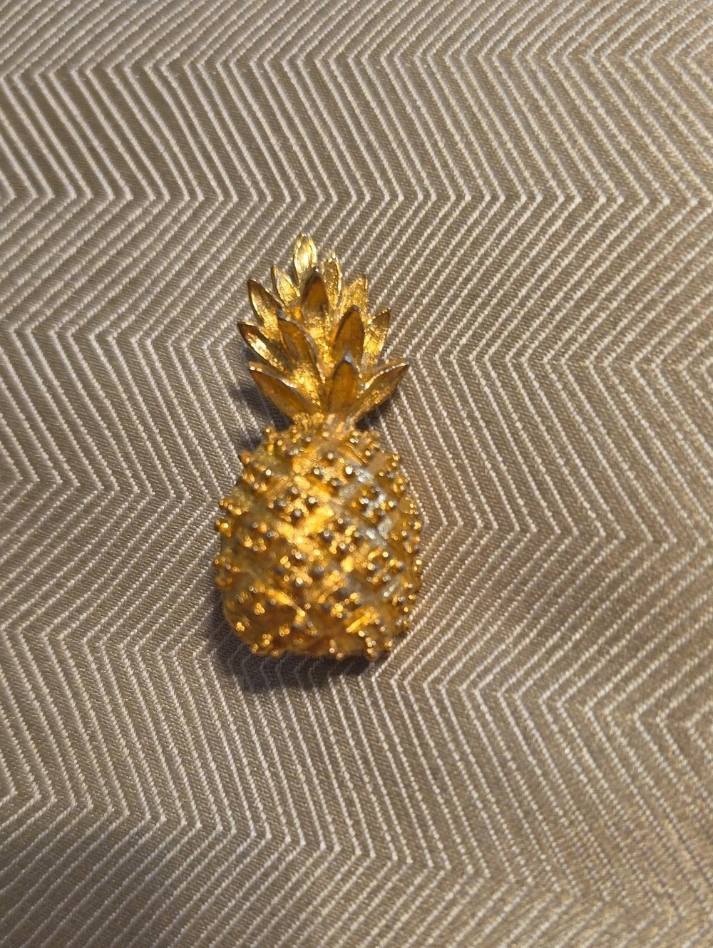 Pineapple Brooch in Gold Like New